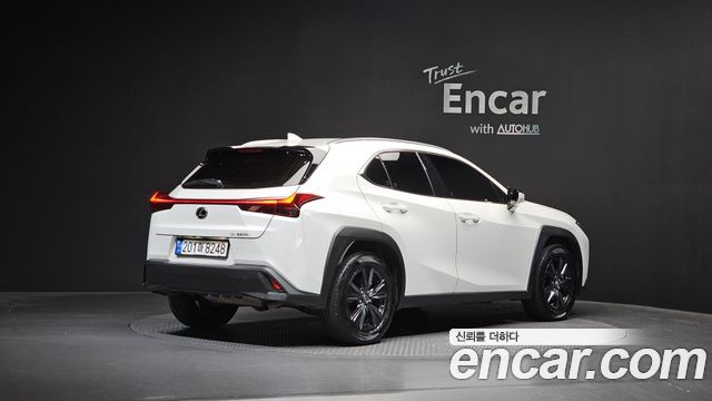 Lexus UX 250h 2.0 2WD - фото 0