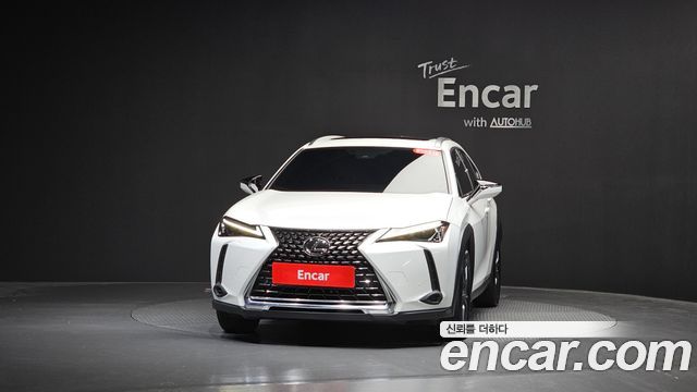 Lexus UX 250h 2.0 2WD - фото 1