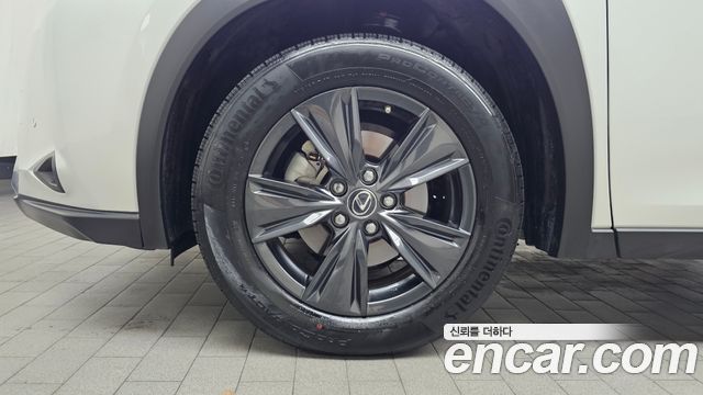Lexus UX 250h 2.0 2WD - фото 3