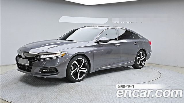 Honda Accord 10-го поколения 2.0 Turbo Sport - фото 2