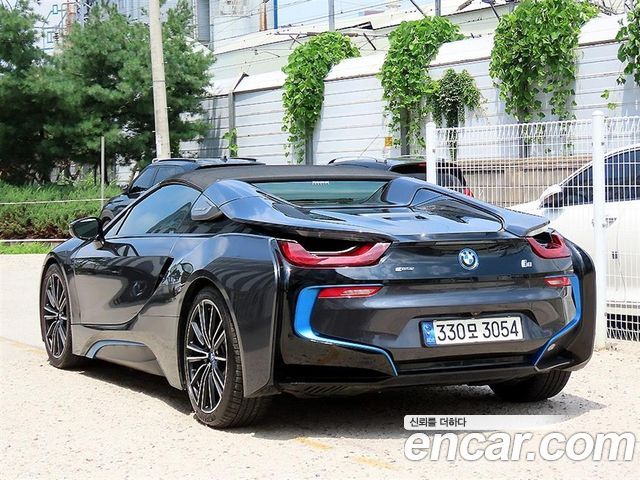 BMW i8 Roadster - фото 2