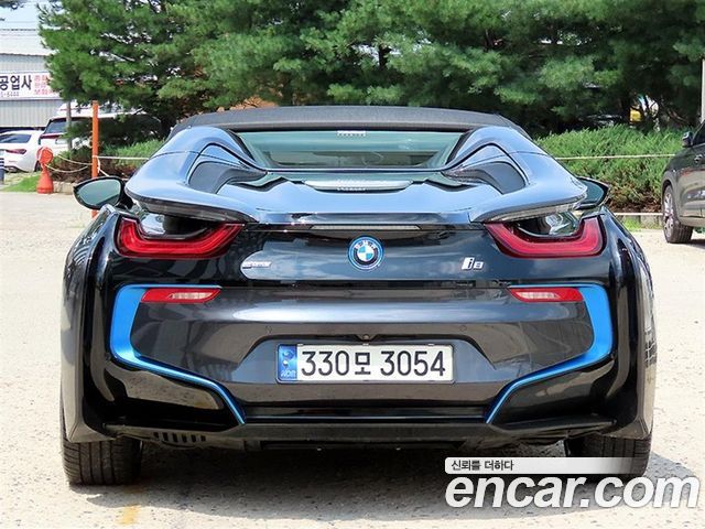 BMW i8 Roadster - фото 3