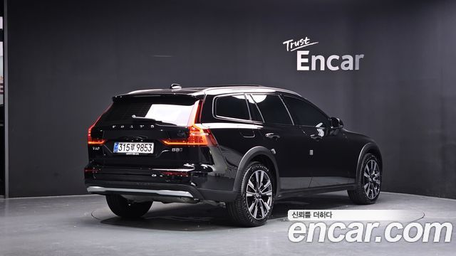 Volvo V60 Cross Country 2-го поколения B5 Ultra AWD - фото 0