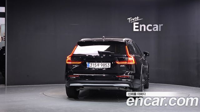 Volvo V60 Cross Country 2-го поколения B5 Ultra AWD - фото 2