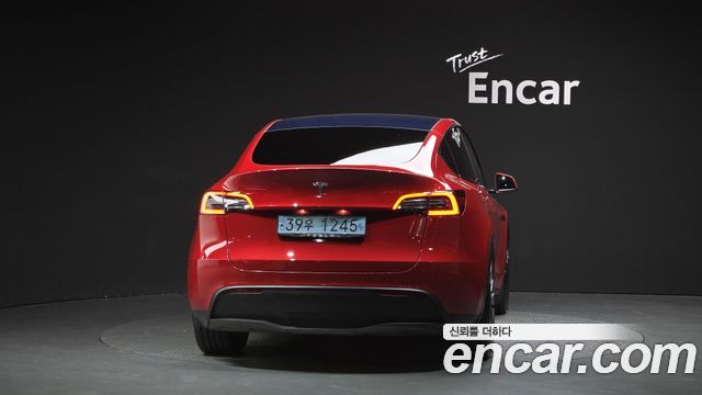 Tesla Model Y Standard Range RWD - фото 3