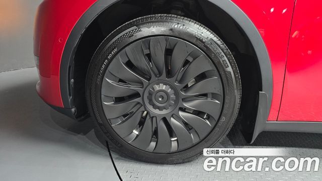Tesla Model Y Standard Range RWD - фото 4