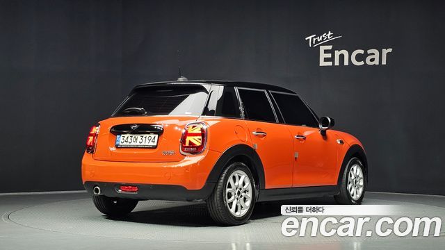 Mini Cooper 5Door HIGH 3rd - фото 1