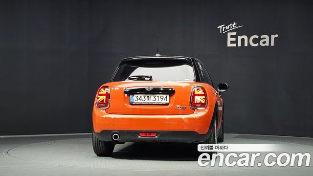 Mini Cooper 5Door HIGH 3rd - фото 3