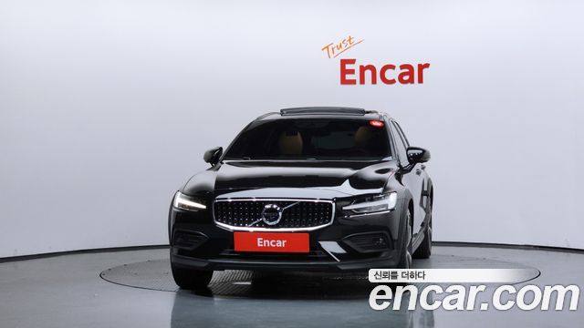 Volvo V60 Cross Country 2-го поколения B5 Pro AWD - фото 2
