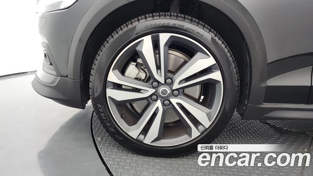 Volvo V60 Cross Country 2-го поколения B5 Pro AWD - фото 4