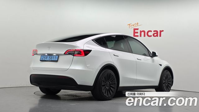 Tesla Model Y RWD - фото 1
