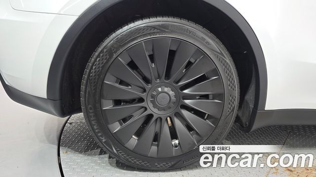 Tesla Model Y RWD - фото 4