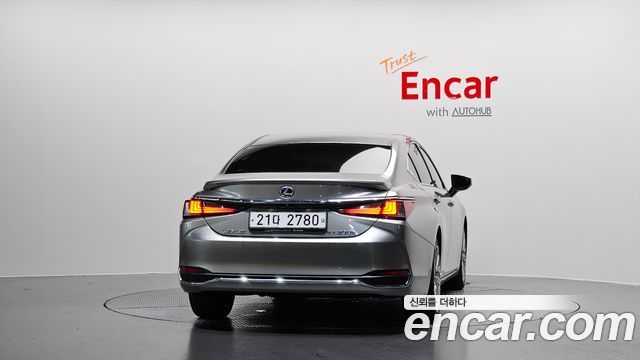 Lexus ES 300h 7-го поколения Luxury Plus - фото 3