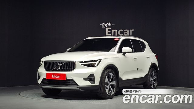 Volvo XC40 B4 Ultimate Bright - фото 0