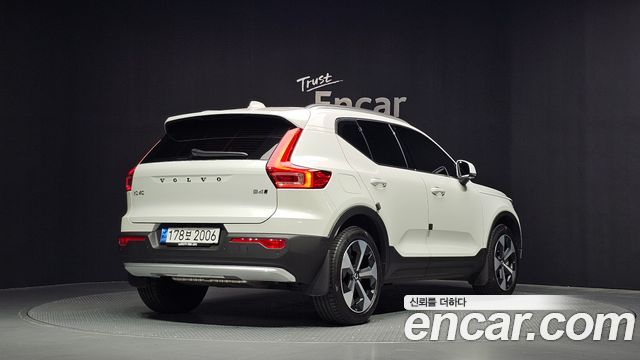 Volvo XC40 B4 Ultimate Bright - фото 1