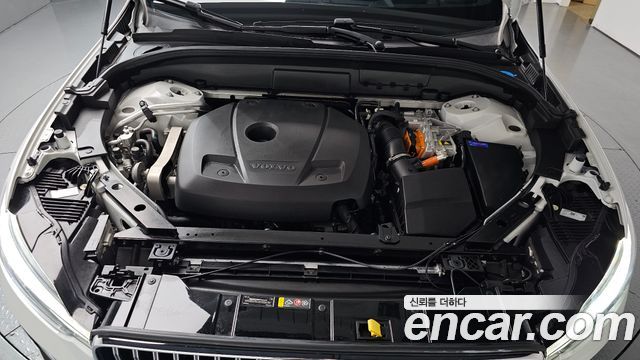 Volvo XC60 2-го поколения T8 Ultra Bright - фото 4