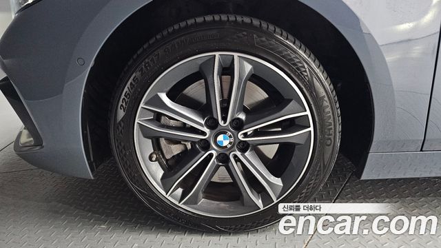 BMW 1 Series F40 120i Sports - фото 3