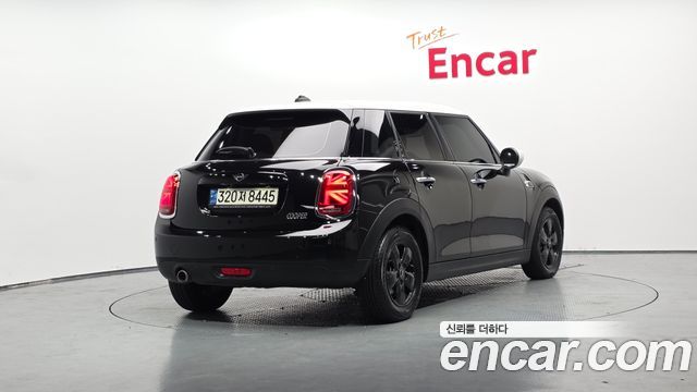 Mini Cooper 5Door Standard 3rd - фото 1