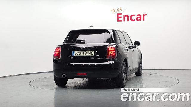 Mini Cooper 5Door Standard 3rd - фото 3