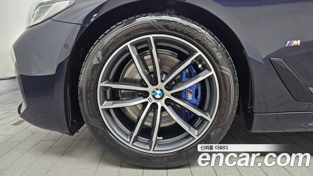 BMW 5 Series G30 520i M Sport - фото 3