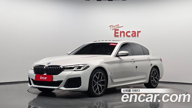 BMW 5 Series G30 530e M Sport - фото 0