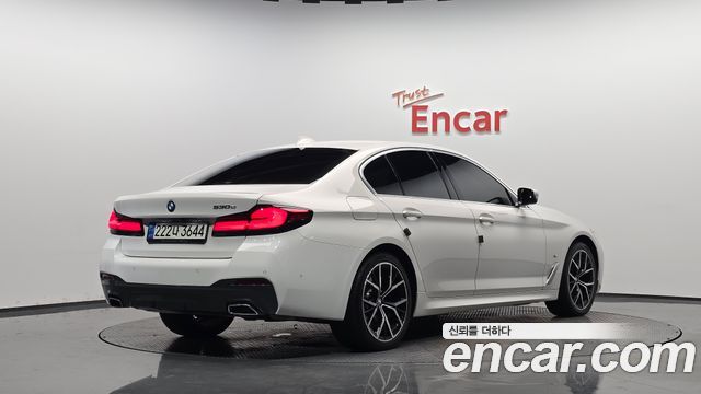 BMW 5 Series G30 530e M Sport - фото 0