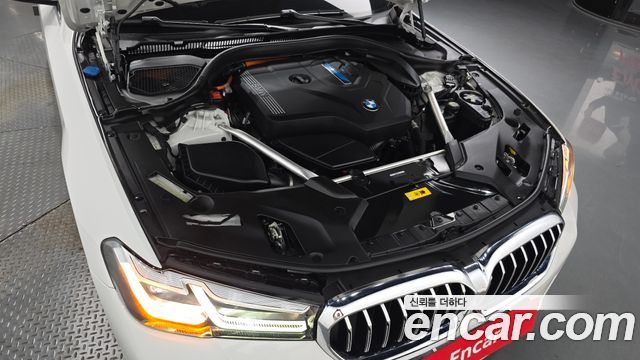 BMW 5 Series G30 530e M Sport - фото 4