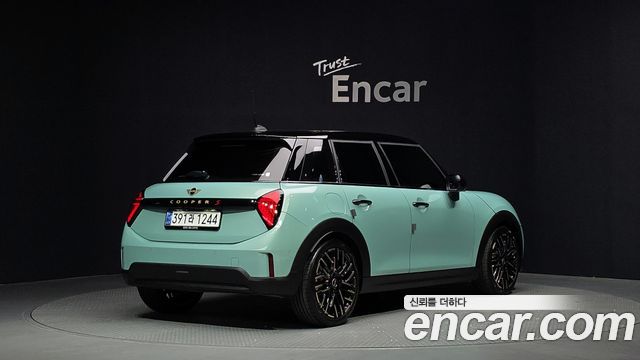 Mini Cooper S 4-го поколения 5 Door Favoured - фото 1