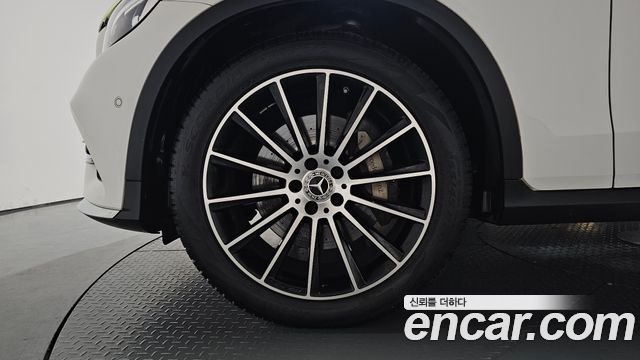 Mercedes-Benz GLC-Class X253 GLC300 4MATIC AMG Line Coupe - фото 4