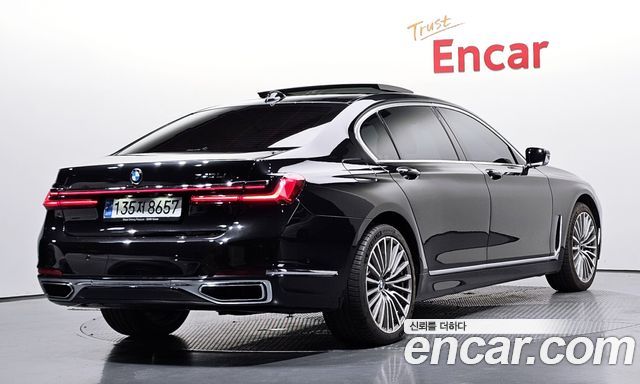 BMW 7 Series G11 740Li xDrive Design Pure Excellence - фото 0