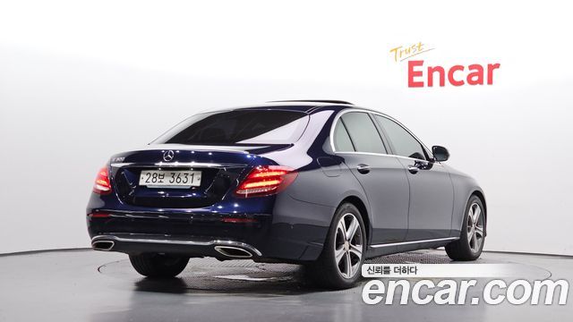Mercedes-Benz E-Class W213 E300 Avantgarde - фото 1