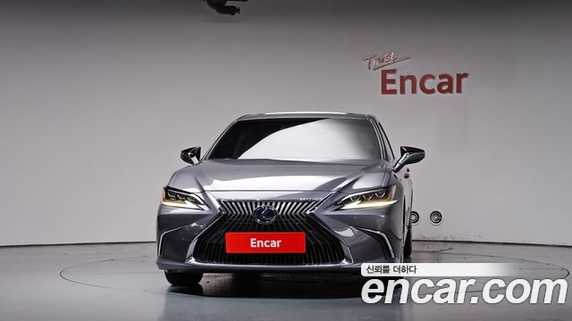 Lexus ES 300h 7-го поколения Executive - фото 2