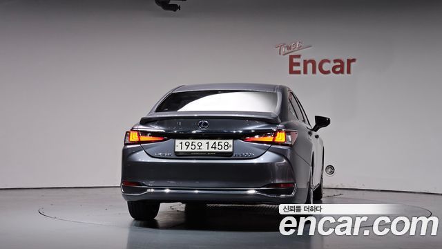 Lexus ES 300h 7-го поколения Executive - фото 3