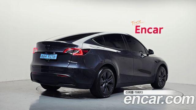 Tesla Model Y RWD - фото 1