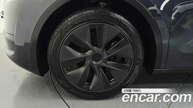 Tesla Model Y RWD - фото 4