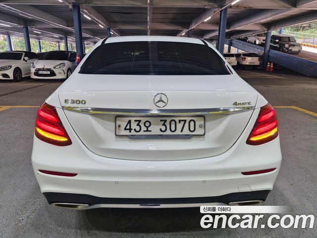 Mercedes-Benz E-Class W213 E300 AMG Line - фото 4