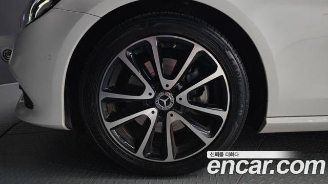 Mercedes-Benz E-Class W213 E250 Avantgarde - фото 3