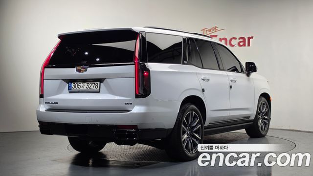 Cadillac Escalade 5-го поколения 6.2 Sports Platinum - фото 1