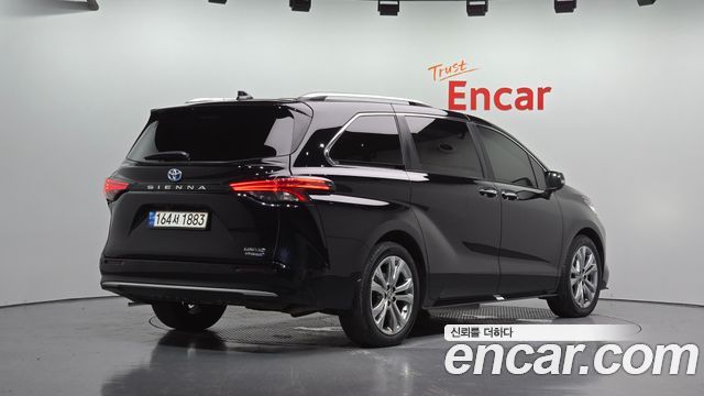Toyota Sienna 4-го поколения 2.5 Hybrid 2WD - фото 1