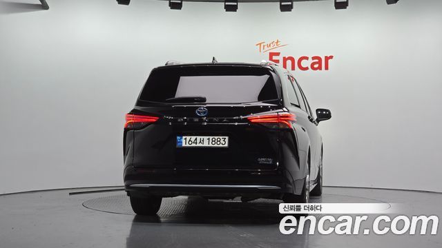 Toyota Sienna 4-го поколения 2.5 Hybrid 2WD - фото 3