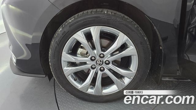 Toyota Sienna 4-го поколения 2.5 Hybrid 2WD - фото 4