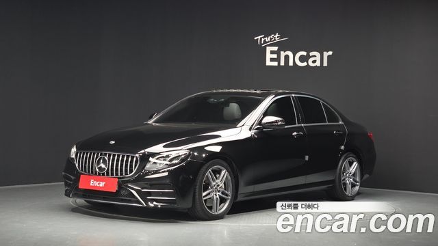 Mercedes-Benz E-Class W213 E300 AMG Line - фото 0