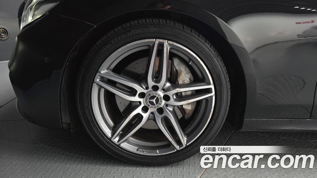 Mercedes-Benz E-Class W213 E300 AMG Line - фото 4