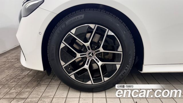 Mercedes-Benz E-Class W214 E200 Avantgarde - фото 4