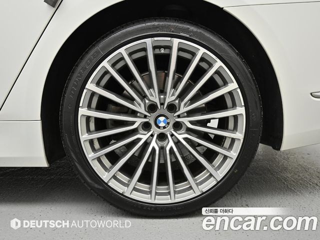 BMW 7 Series G11 740i Design Pure Excellence - фото 4