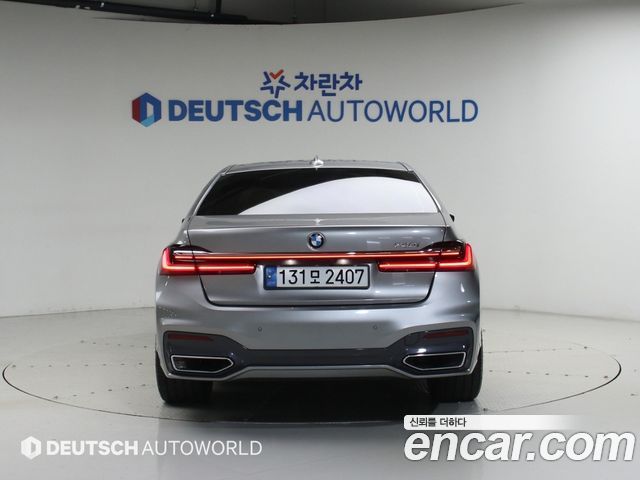 BMW 7 Series G11 740i M Sport - фото 3