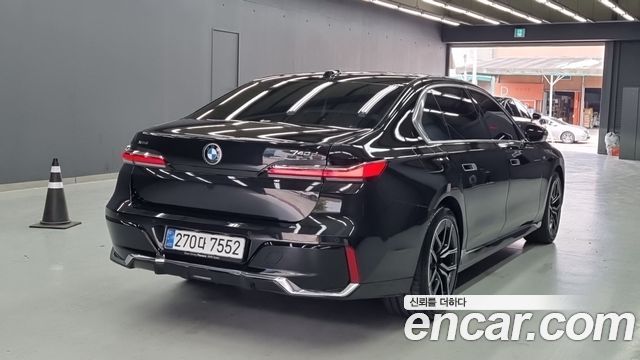 BMW 7 Series G70 740d xDrive M Sport - фото 2