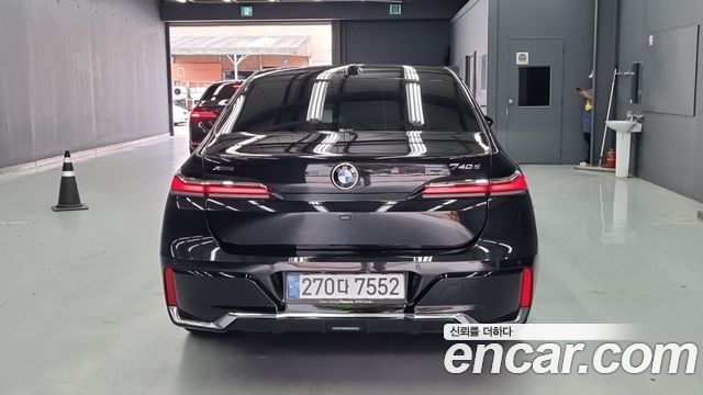 BMW 7 Series G70 740d xDrive M Sport - фото 3