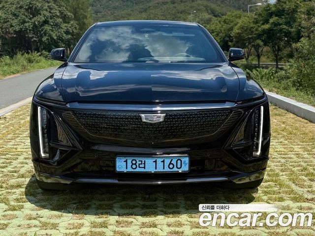 Cadillac Lyriq Sport - фото 1