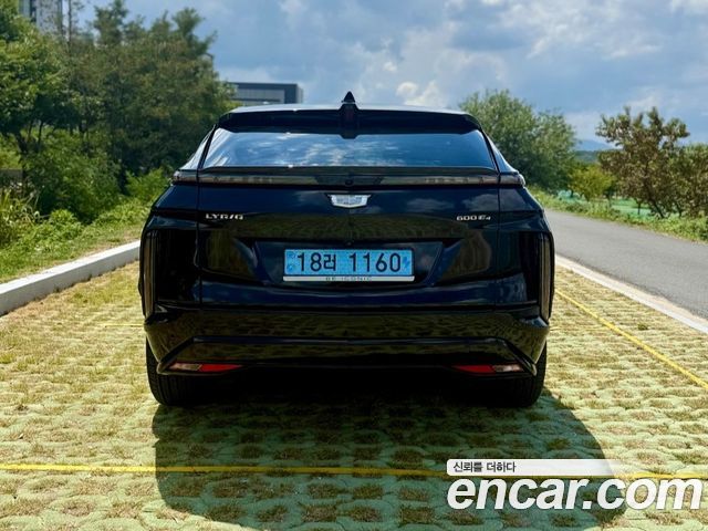 Cadillac Lyriq Sport - фото 4